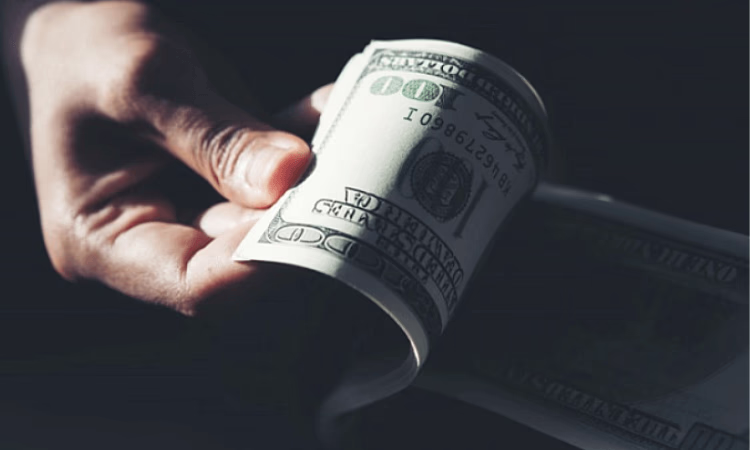 Очередной валютчик поплатился суммой в 17 500 сомов