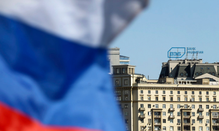 Евросоюз ввел санкции против трех банков России