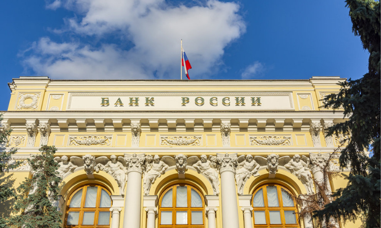 Центробанк начинает валютные интервенции для поддержания курса рубля