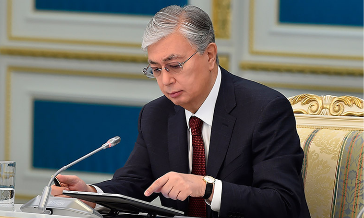 Казахстан ввел ограничения на вывоз валюты и золота