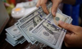 «Бакай Банк» ввел комиссии за обналичивание в долларах с платежных карт