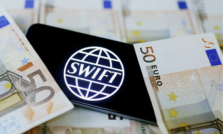 «Банк Азии» приостанавливает SWIFT-переводы в евро