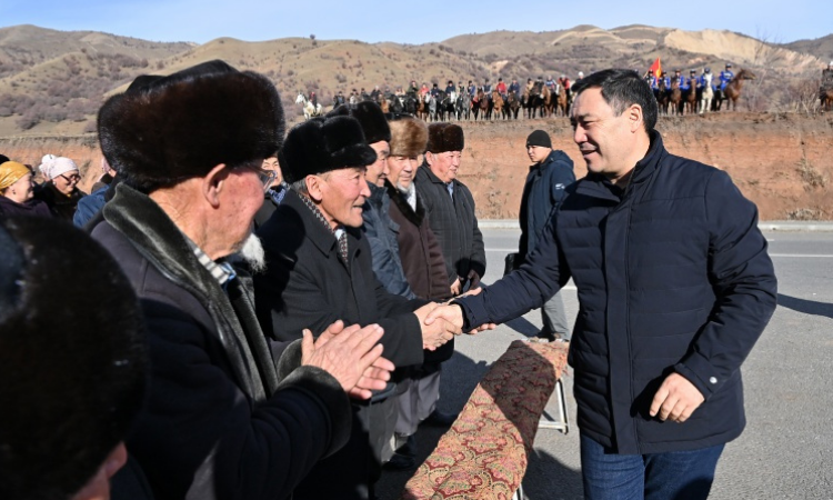Глава страны Садыр Жапаров встретился с жителями Сузакского района